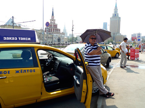 “Бомбил” заманивают в легальные таксисты льготным лизингом и специальными автостоянками