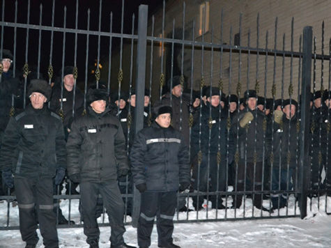 В минувшую субботу на территории исправительной колонии № 6 Главного управления Федеральной службы исполнения наказаний России (ГУФСИН) взбунтовались заключенные. 