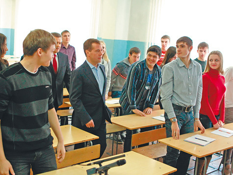 Медведев подал сигналы студентам и министрам