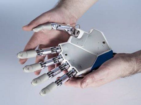 В Москву впервые приехал Найджел Экланд - обладатель бионической руки, которого западная пресса прозвала терминатором
