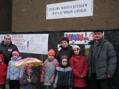 В минувшее воскресенье в Ростове на согласованный митинг вышли многодетные мамы и папы