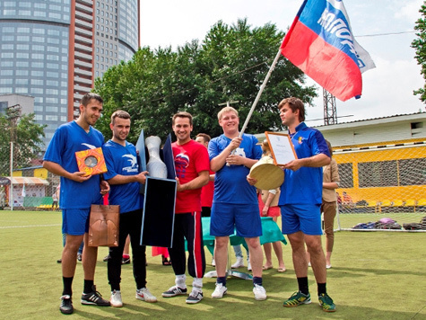 Молодежные движения сразились на футбольном турнире «Чистые политические игры»