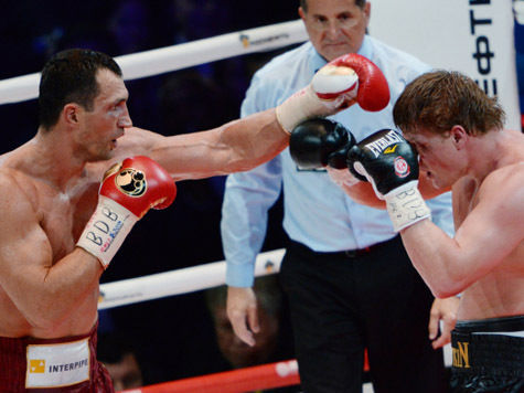 «МК» проанализировал, за счет чего украинский боксер-супертяж выиграл «бой десятилетия» в Москве