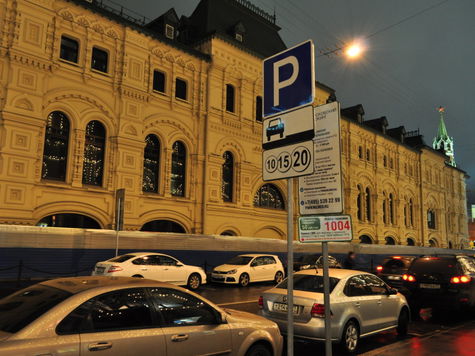 Социологи подвели первые итоги работы платных парковок в Москве