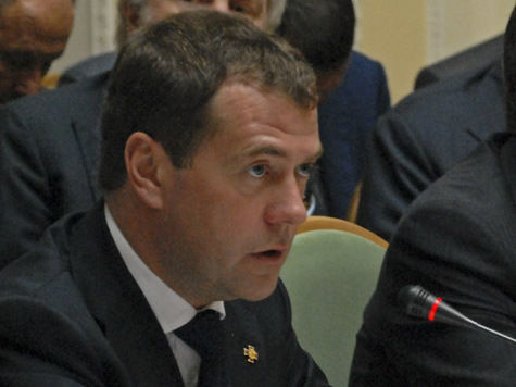На совещании у Медведева обсудили отдых школьников и «Викрамадитью»
