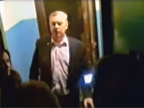 Мздоимцы выбрасывают деньги в окно