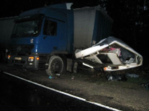 В Нижегородской области микроавтобус смяло грузовиком: пятеро погибших