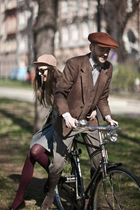 Энтузиасты устраивают винтажное дефиле на велосипедах