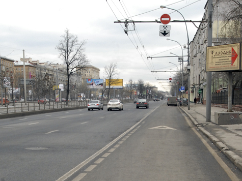 Выделенные полосы для общественного транспорта в столице отгородят скорее всего пластиковым забором, а не резиновым