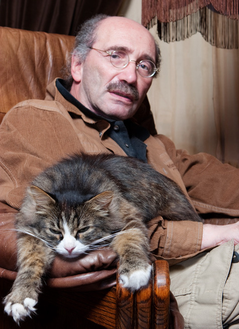 Писатель Александр Кабаков: “Кошка лучше человека!”