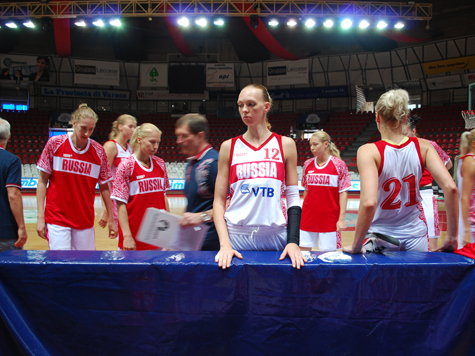 Капитана женской сборной России по баскетболу выбирали в два тура