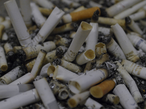 Ученые обнаружили, что мужчины, которые курят подвержены большему риску развития сумасшествия в последующем