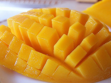 Ученые утверждают, что в кожуре некоторых сортов манго содержится компонент, препятствующий образованию жира