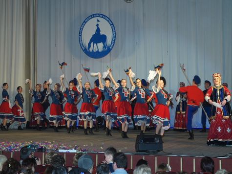 В Азове продолжается противостояние руководителей творческих ансамблей и местного руководства. 