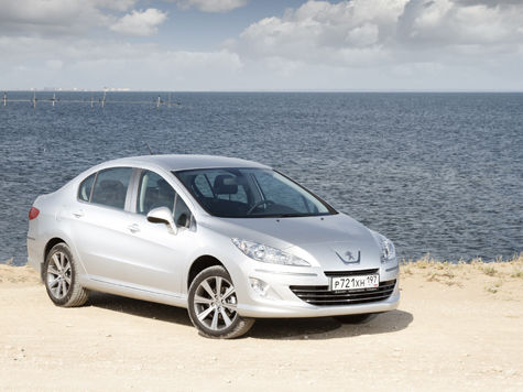 Потенциальный бестселлер рынка Peugeot 408, с точки зрения экспертов интернет-портала «АвтоВзгляд»