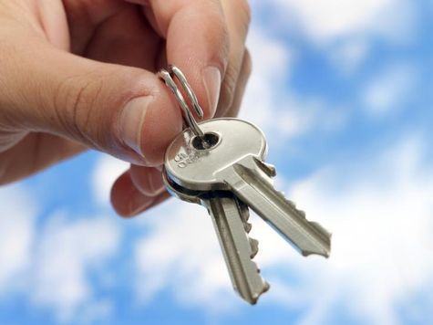 Ключи от квартир вручены 20 молодым омичам