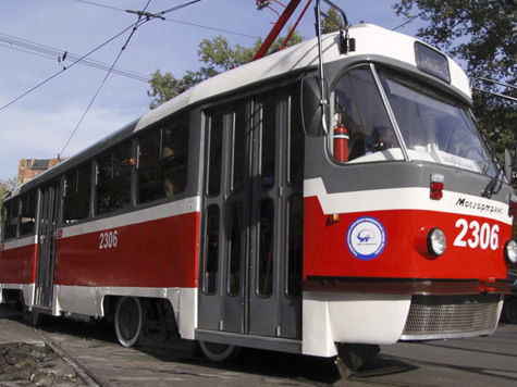 Трамвайные пути на улице Серпуховский Вал в Москве поднимут над проезжей частью