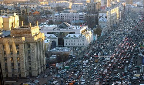 Олигарх негативно относится к столице, но готов воспользоваться ее деньгами?