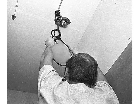 50-летний предприниматель, лишивший девственности двух 15-летних девиц, повесился в изоляторе на Петровке