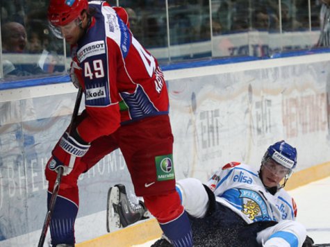 Главный тренер сборной России считает, что наши хоккеисты стали только вторыми на Шведских играх из-за судей