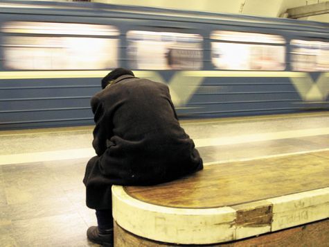 Корреспондент «МК» в Питере» спустился в тоннели метро, где живут бездомные