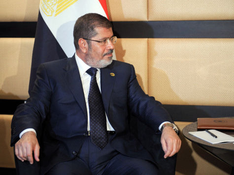 Иностранные дипломаты проведали Мохаммеда Мурси и его соратника
