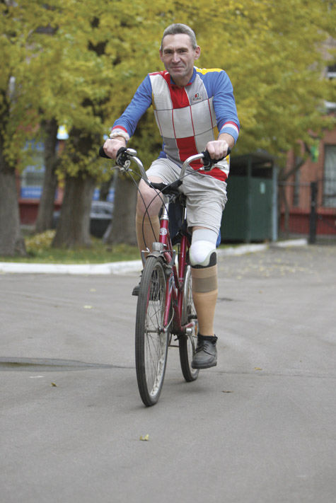Пример немецкого паралимпийского велогонщика Михаэля Тойбера убедил российского любителя Евгения Коновалова отправиться вокруг света на своем двухколесном друге