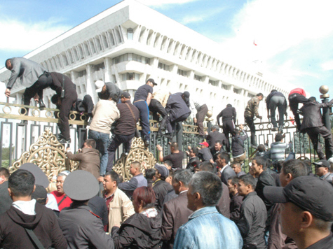 Сторонники задержанных лидеров протеста блокировали главную трассу страны