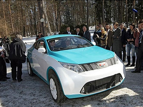 Премьер попросил у Прохорова новую машину, чтобы презентовать ее в резиденции президента