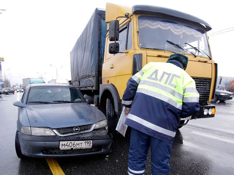 Возмещать ущерб хозяину застрахованного по КАСКО авто, даже если за рулем в момент аварии сидел человек, не вписанный в полис, обязаны будут страховщики