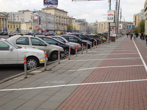 Массовая кампания по организации дополнительных парковок не обходится без казусов