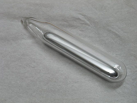 Предположительно, ядовитое вещество разлили в подъезде школьники, которые нашли бутылку с жидким металлом