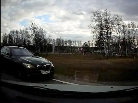 Автомобиль действующего замминистра МВД России и экс-главы ГИБДД России запечатлен на видео