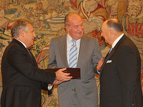 Король Испании получил медаль за толерантность