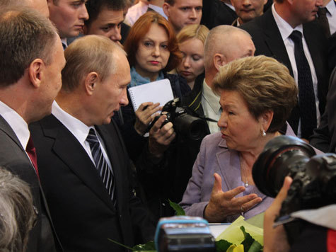 Владимир Путин на книжной ярмарке: “Вот у вас крыши нет, поэтому вас никто и не покупает” 
