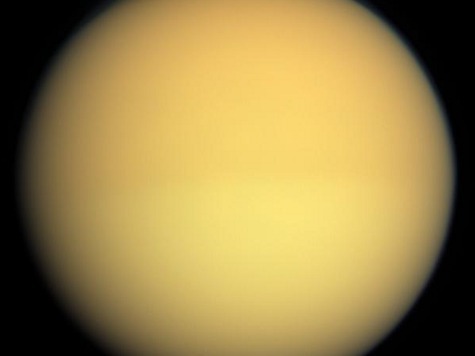Титан больше Луны и Меркурия и он обладатель единственных в Солнечной системе огромных углеводородных бассейнов