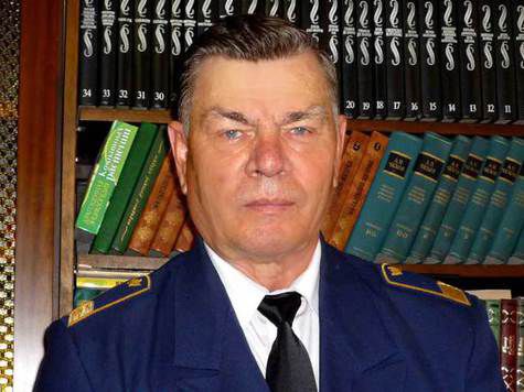 40 лет своей жизни посвятил летчик Петр Грунин гражданской авиации Бурятии