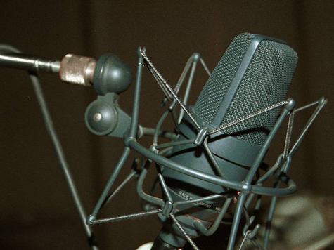 53 часа без сна провели у микрофона ведущие радио «Говорит Москва»