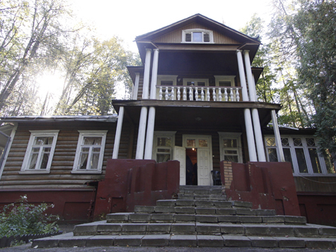 Дом знаменитого писателя в Переделкине спасали «МК» и Общественная палата