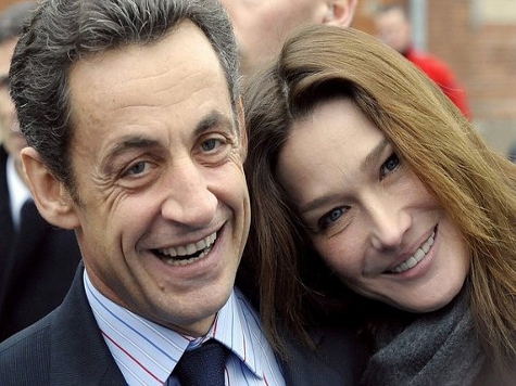 Президент Франции и его супруга принимают поздравления в связи с рождением дочери