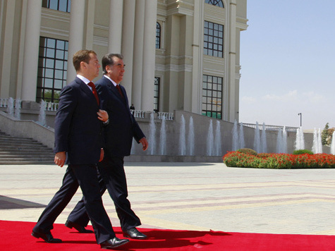 На встрече в Душанбе Медведев и Рахмон обсудили судьбу российской военной базы