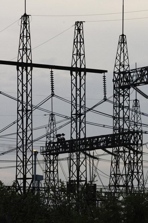 Тарифы на электричество повышают не только в России