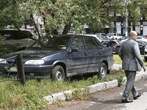 В столице проходит рейд по выявлению нарушителей правил парковки