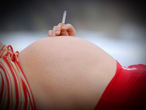 Невероятно, но факт: почти 30% беременных россиянок курят, а каждая пятая — регулярно закладывает за воротник.