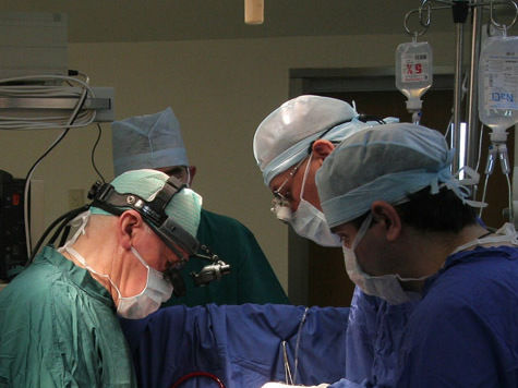 Пластическим хирургам все чаще заказывают операции по смене судьбы


