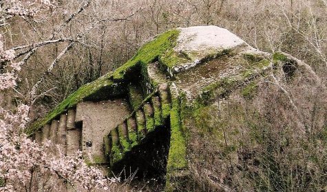 Группа исследователей из американского Колледжа Святого Ансельма обнаружила в Италии первые этрусские подземные пирамиды