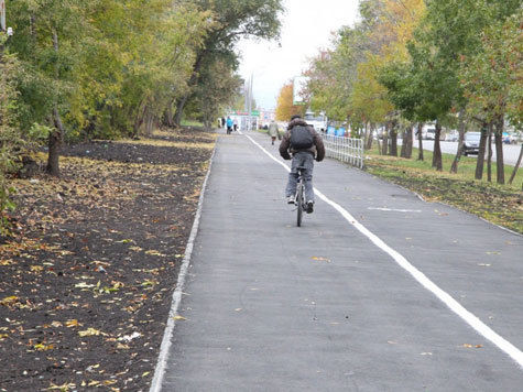 Специальная дорога для велосипедистов, соединяющая Университетскую набережную с улицей Благих, будет готова через неделю.