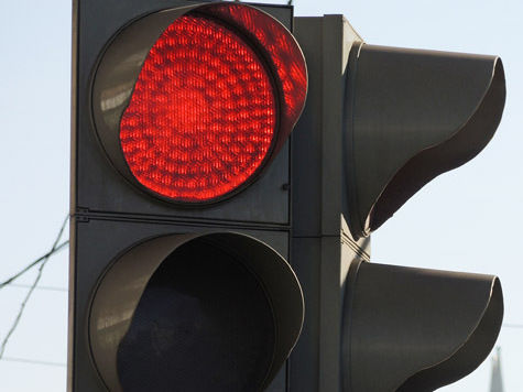 По словам очевидцев, 12-летний Артем выехал на дорогу, когда светофор переключался на красный 