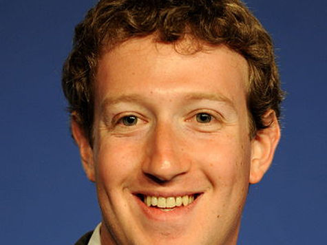 Гендиректор Facebook зарабатывает в разы меньше своих подчиненных