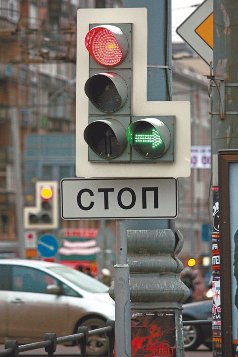 На московских дорогах могут разрешить правый поворот на красный свет